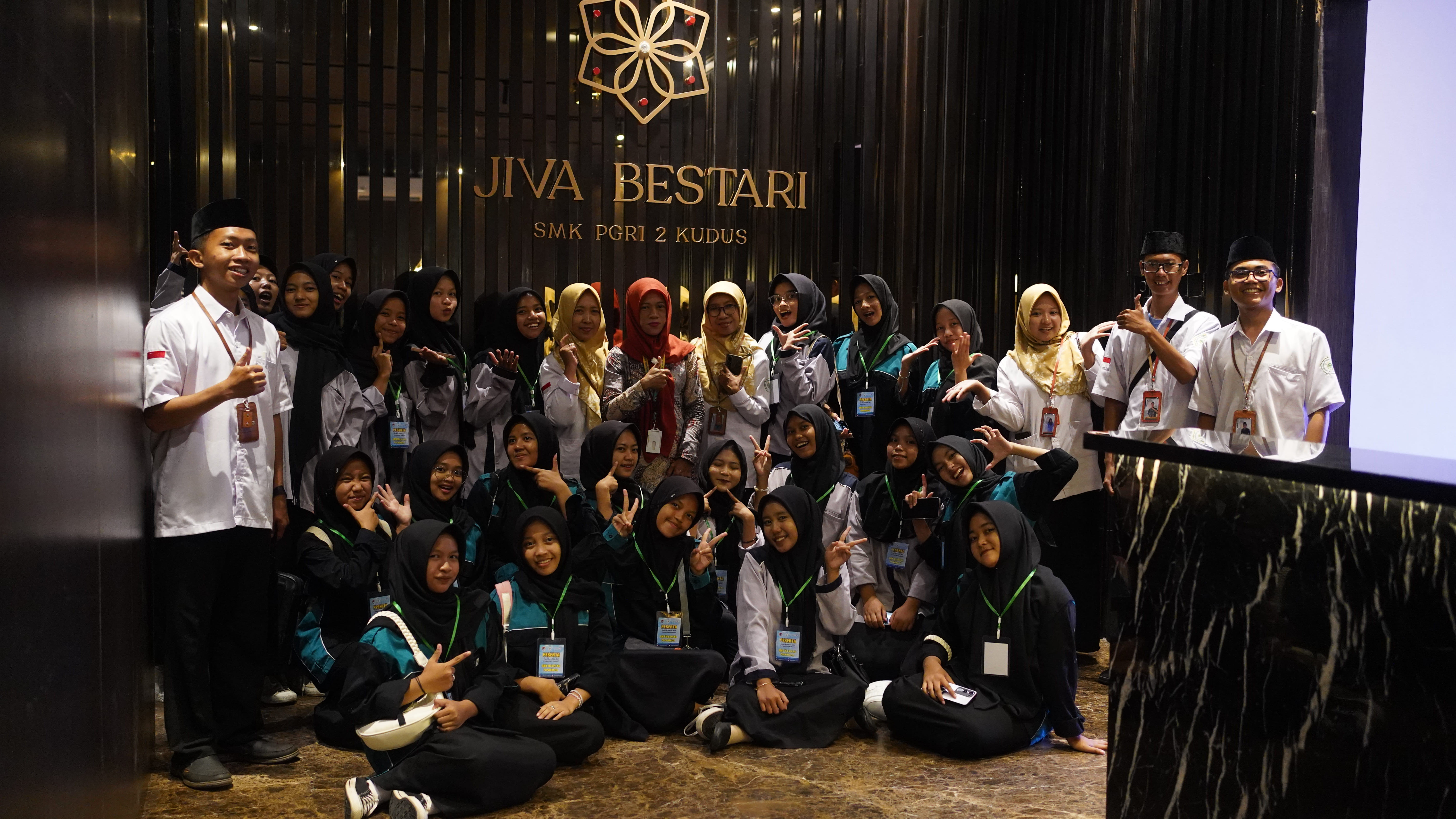 Kunjungan Industri SMK Ma'arif NU 1 Purwokerto ke SMK PGRI 2 Kaliwungu Kudus